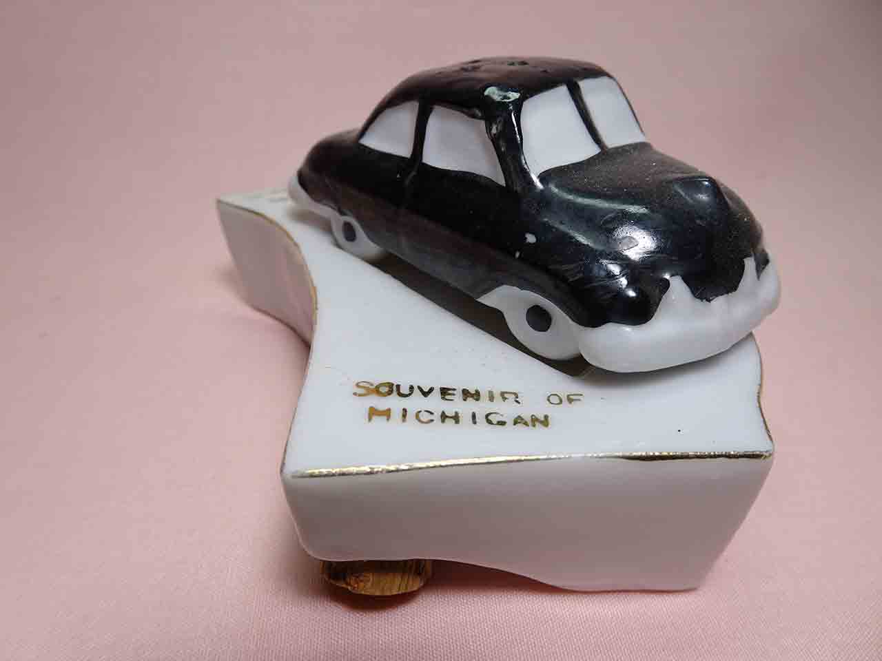 15409 Car and Michigan salt and pepper shakers