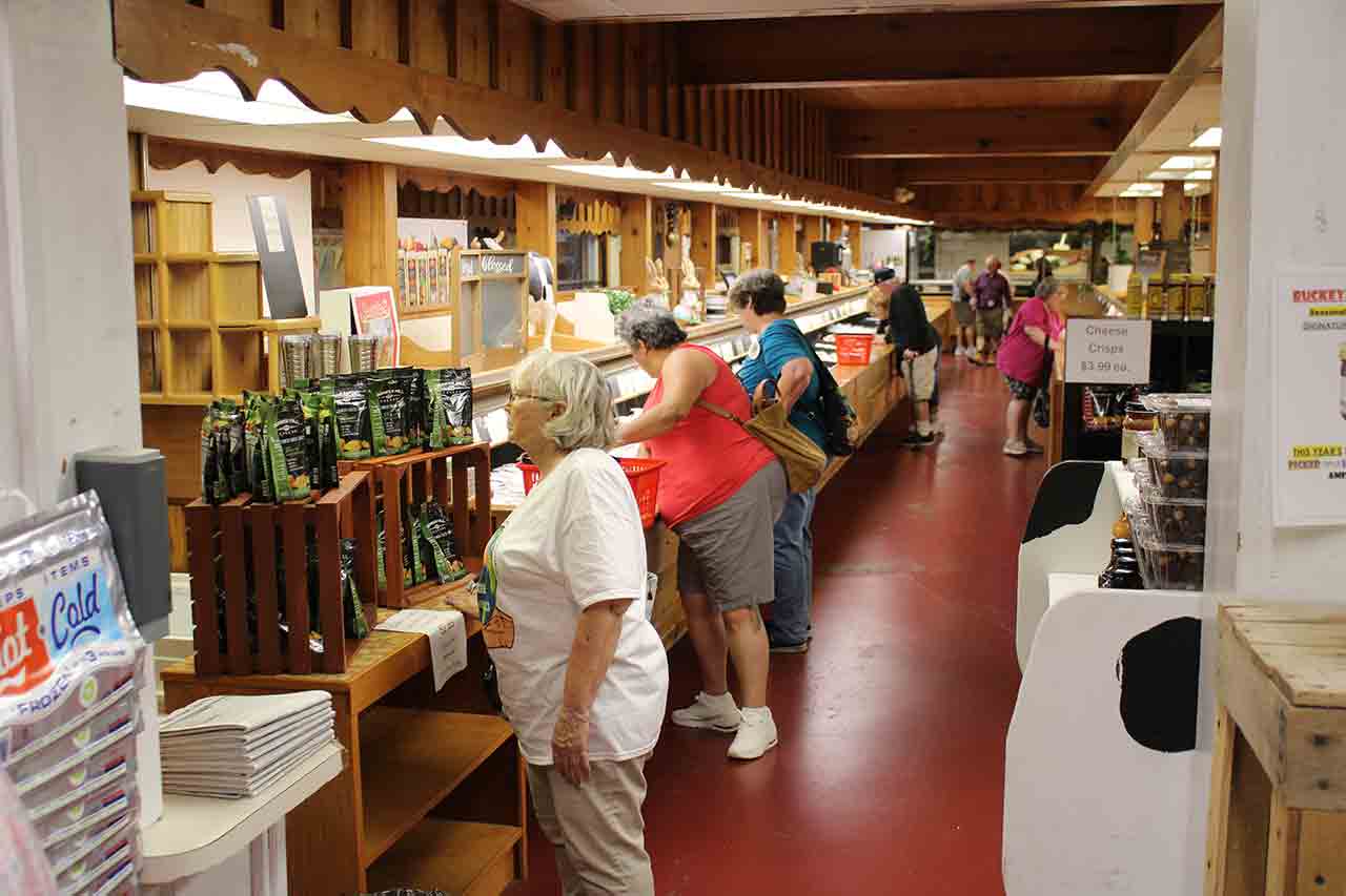 2024_Convention_Amish_Tour_Heini's_Cheese_Chalet_3 2024_Convention_Amish_Tour_Heini's_Cheese_Chalet_3