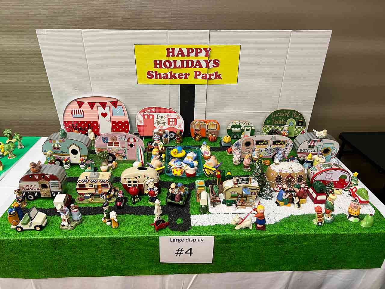 2024_Convention_Contest_Large_Display_1st_Place_Happy_Holidays_Shaker_Park_by_Kim_Maddox 2024_Convention_Contest_Large_Display_1st_Place_Happy_Holidays_Shaker_Park_by_Kim_Maddox