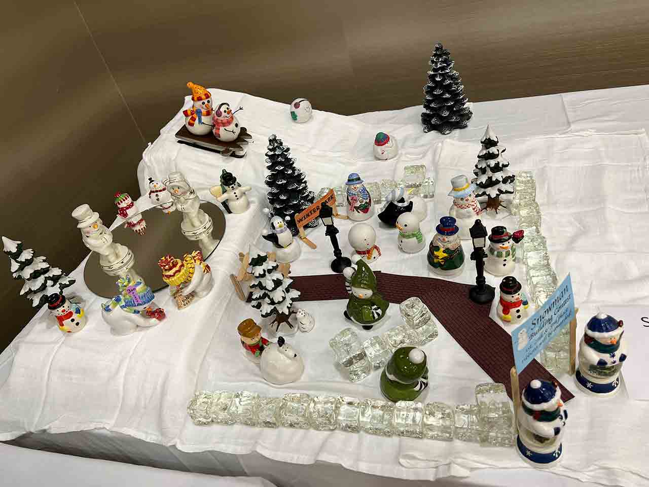 2024_Convention_Contests_Small_Display_2nd_Place_When_the_Kids_are_away_the_snowmen_will_place_by_Marilyn_Indahl 2024_Convention_Contests_Small_Display_2nd_Place_When_the_Kids_are_away_the_snowmen_will_place_by_Marilyn_Indahl