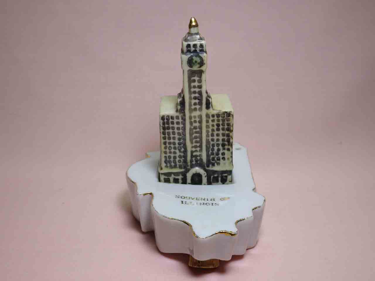 24223 Illinois with Wrigley Building salt and pepper shakers