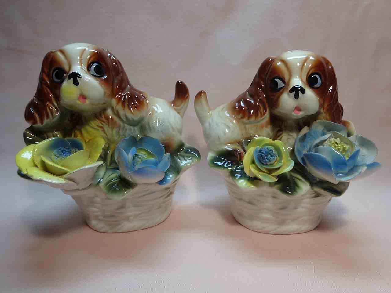 28990 Animals in flower baskets salt and pepper shakers - dogs