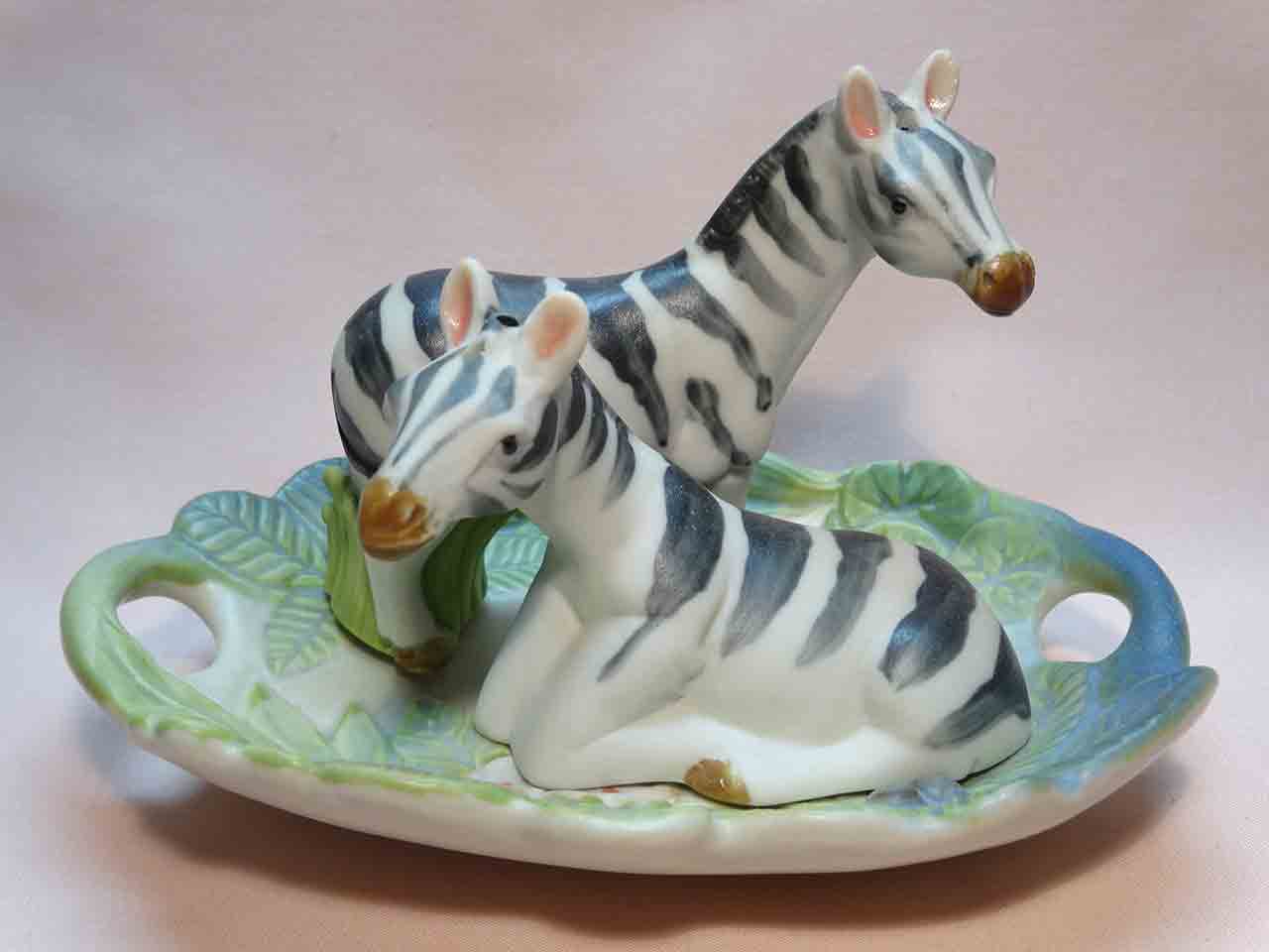 33695 Takanashi African Safari animal series of salt and pepper shakers - zebras