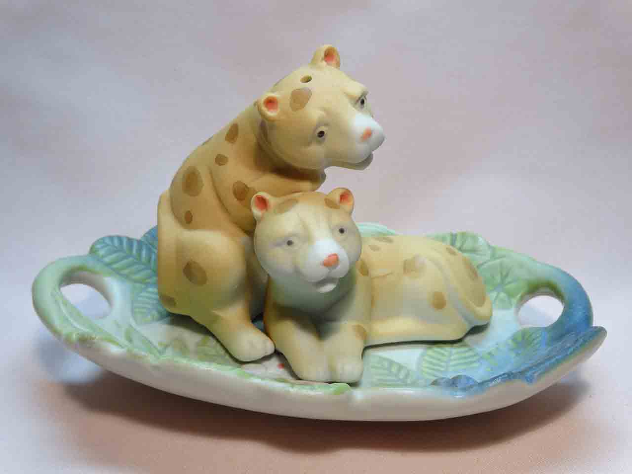 33696 Takanashi African Safari animal series of salt and pepper shakers - leopards
