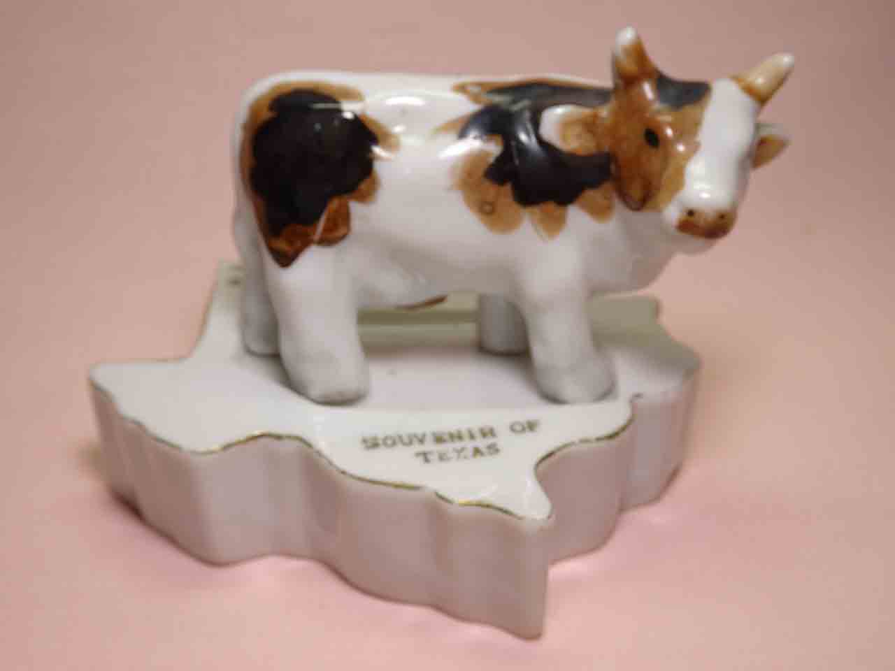 34261 Texas with cattle salt and pepper shakers