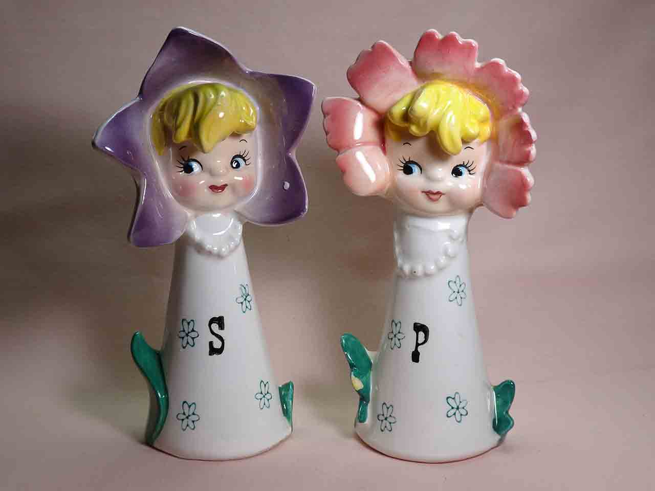 37247 Watch Me Grow - Series - Anthropomorphic flowers salt and pepper shakers