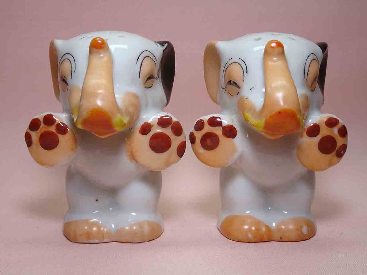 37448 Bonzo-like elephant salt and pepper shakers