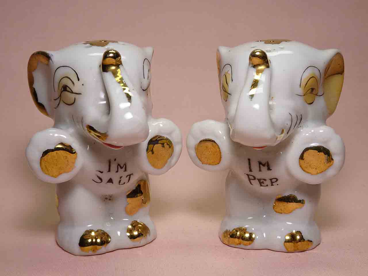40067 Bonzo-like elephant salt and pepper shakers