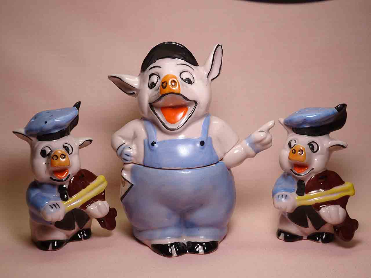 40283 Germany The Three Little Pigs condiment set salt and pepper shakers