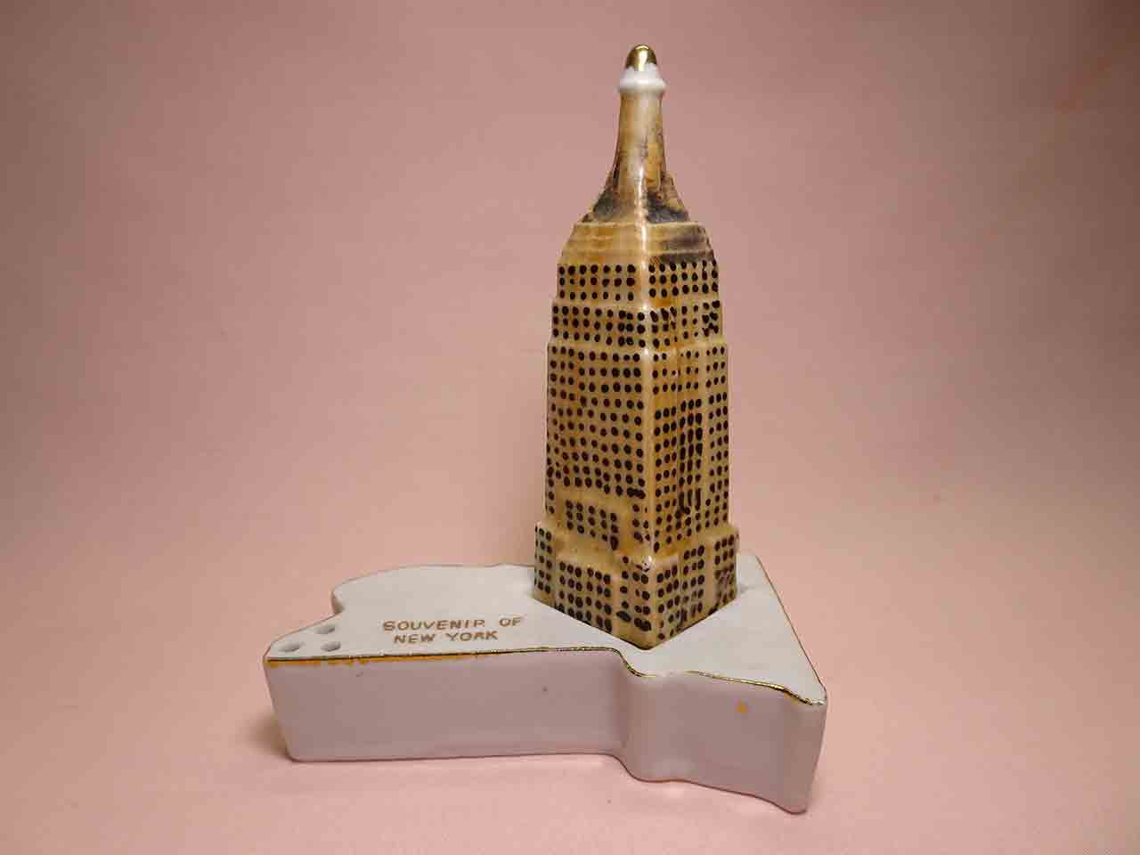 4235 New York with Empire State Building salt and pepper shakers