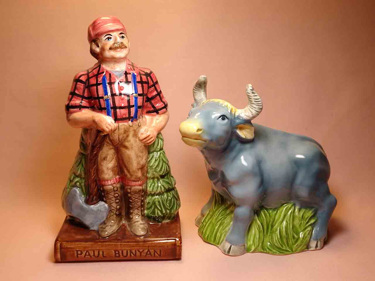 42746 American Folklore series of salt and pepper shakers - Paul Bunyan
