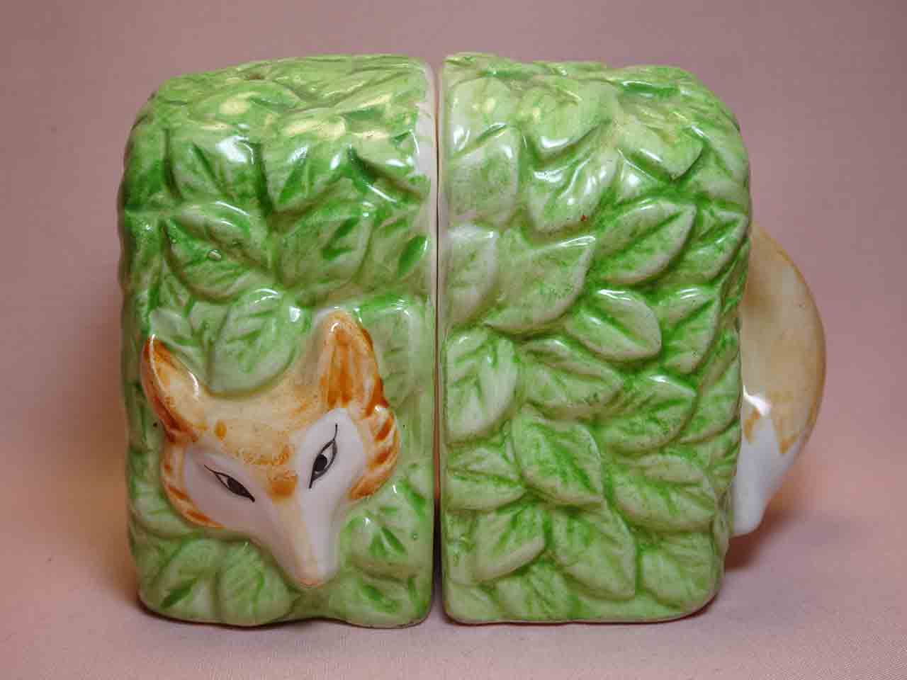 42804 Aesop's Fable - The Fox and the Grapes - salt and pepper shakers