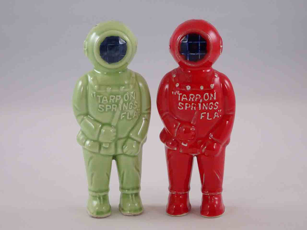 45059 Scuba divers salt and pepper shakers