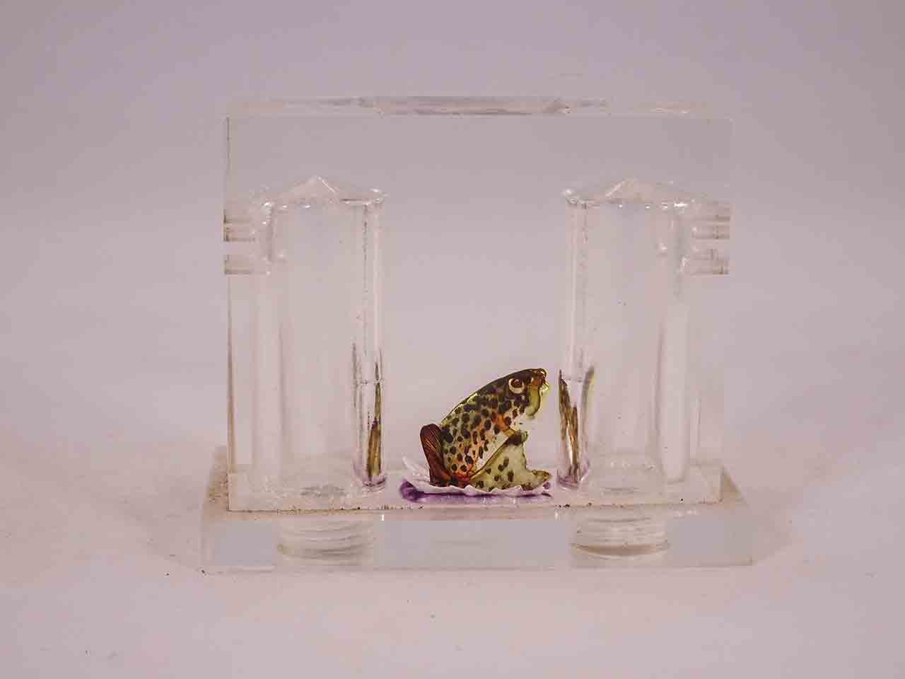 47394 Lucite one piece fish salt and pepper shaker