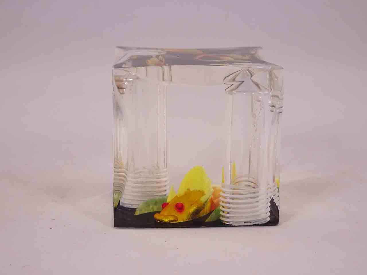47395 Lucite one piece fish salt and pepper shaker