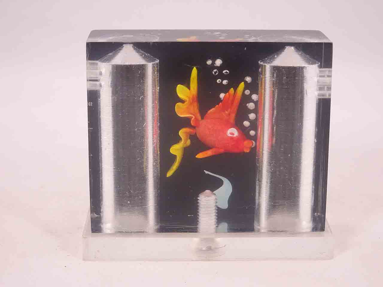 47396 Lucite one piece fish salt and pepper shaker