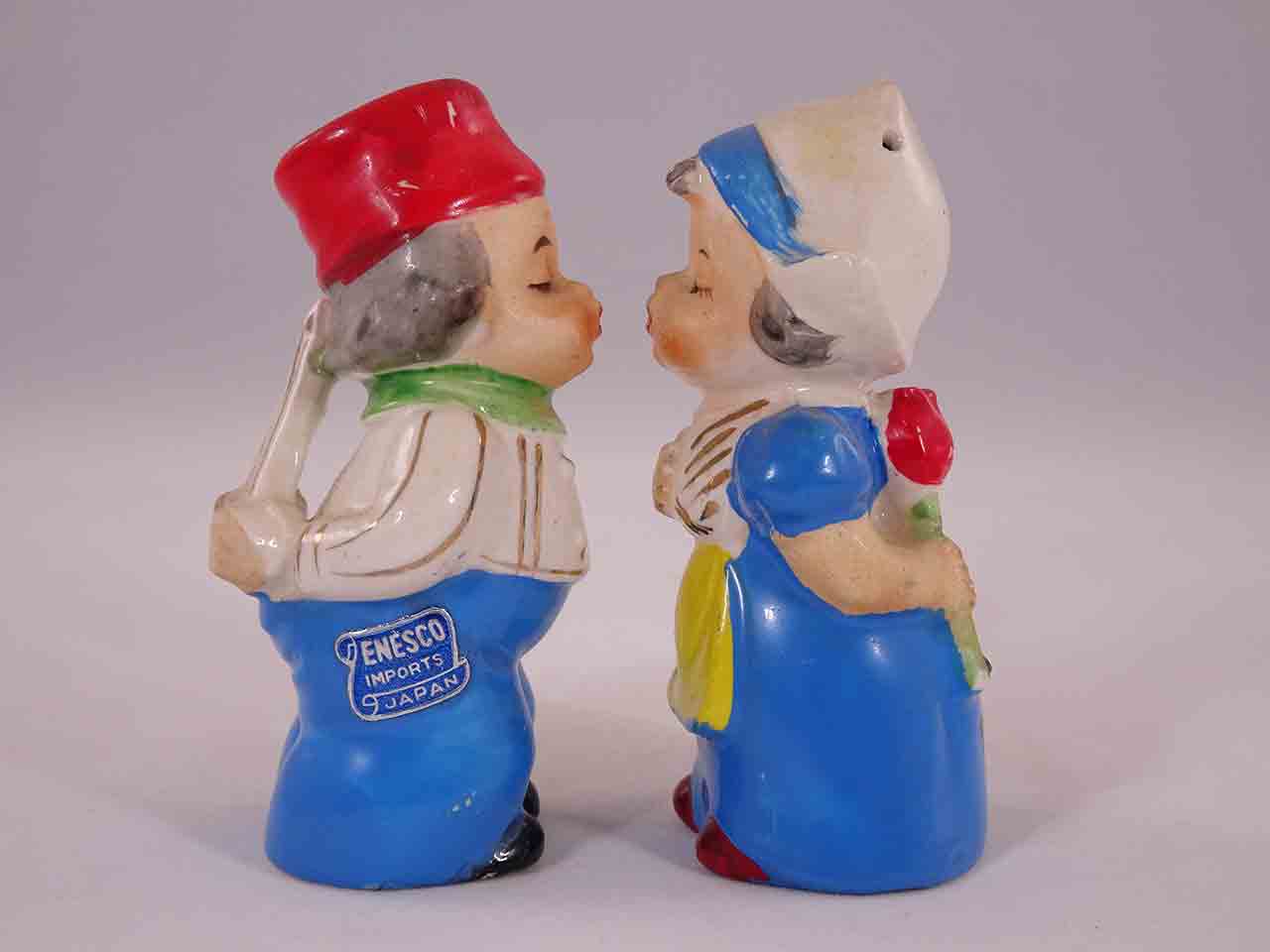 48376 Kissing Dutch / Holland children holding objects behind their backs salt and pepper shakers