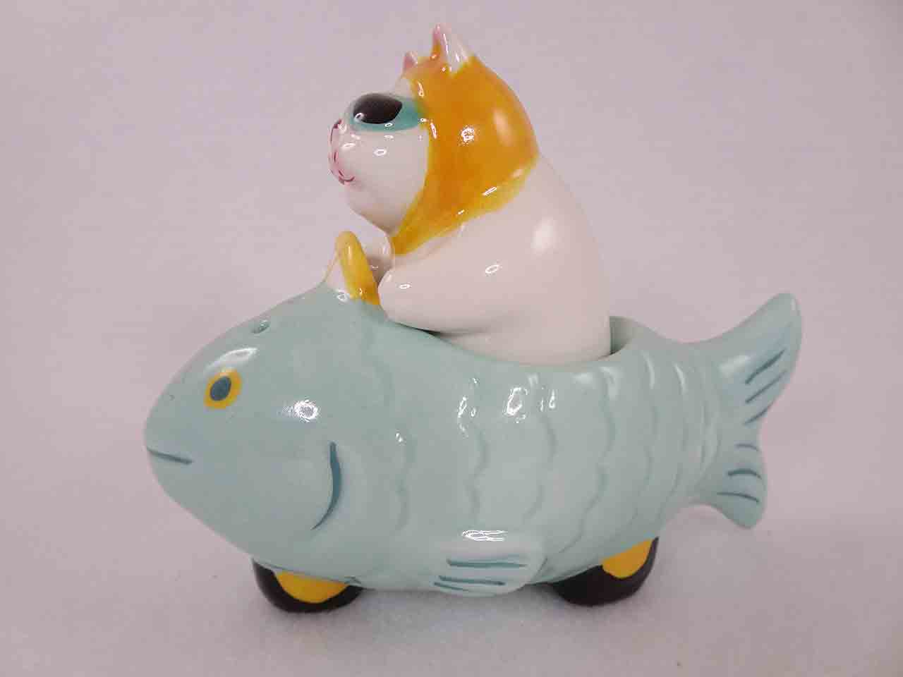 50050 Clay Art salt and pepper shakers series of animals in funny race cars - cat in fish