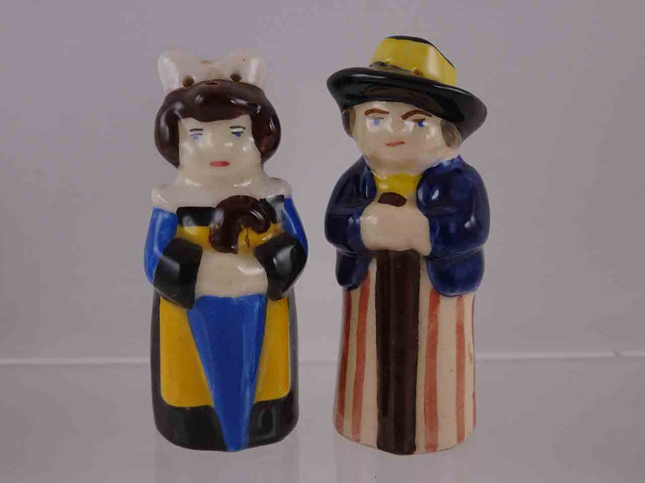 59416 Quimper salt and pepper shakers