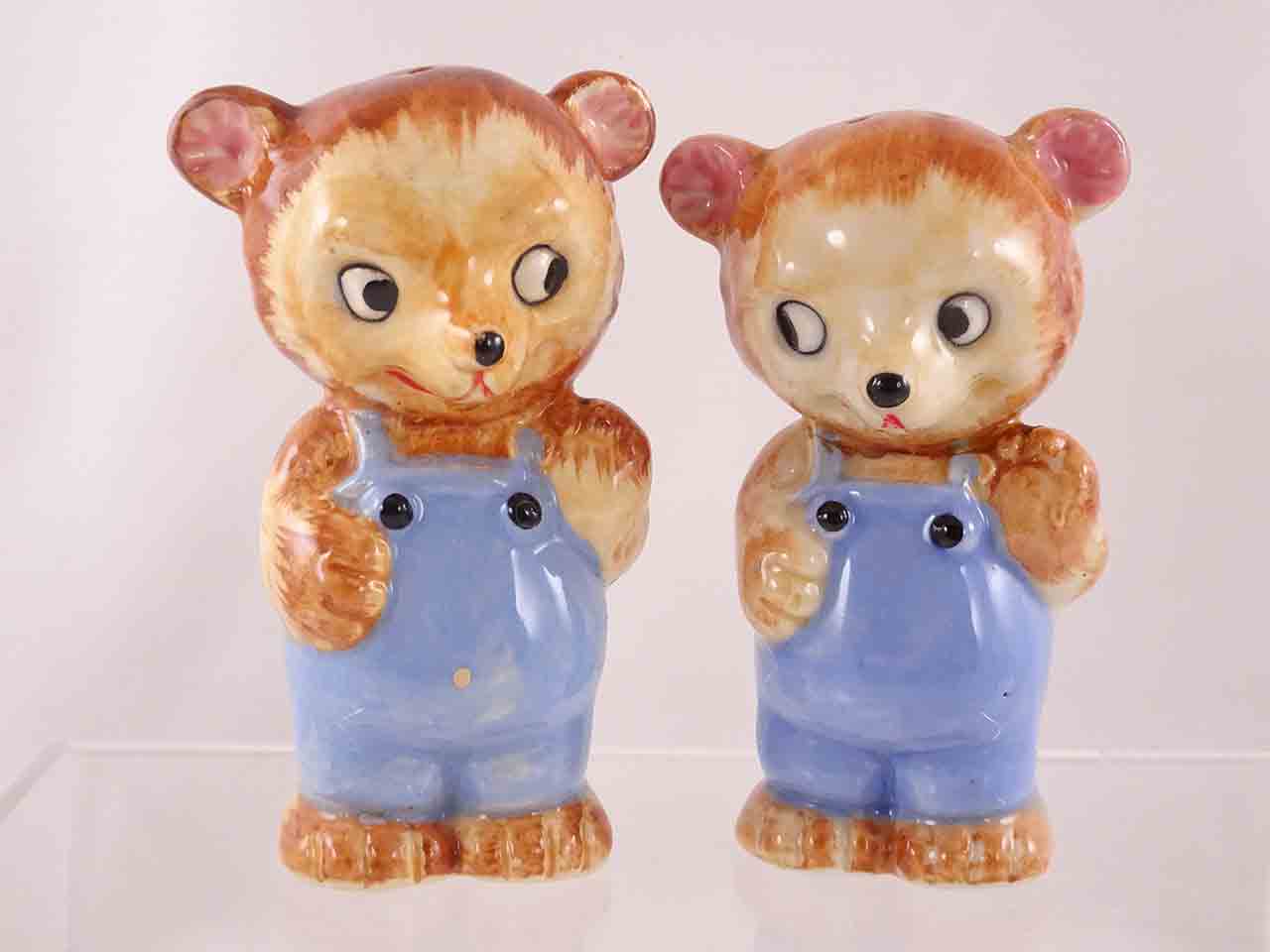61083 Standing bears in overalls salt and pepper shakers