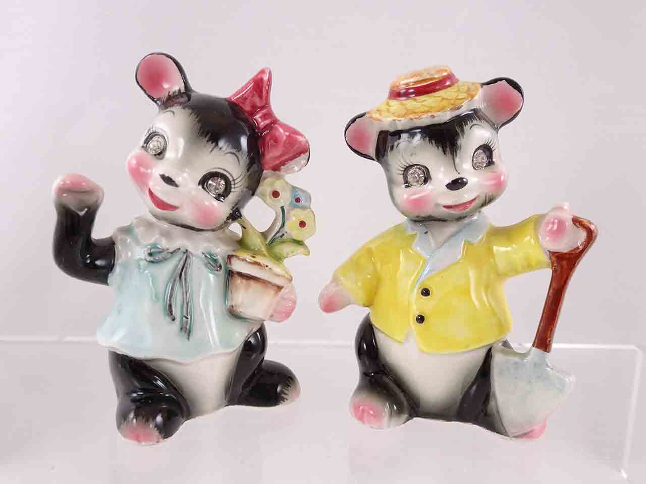 61477 Delicate Rhinestone Eyed Animals Holding Different Items - Bears with flowers and shovel salt and pepper shakers