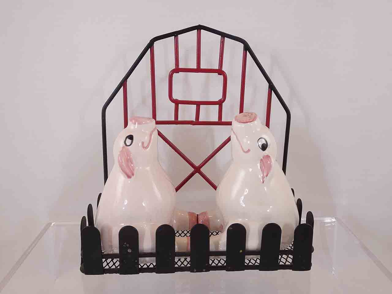 61864 Pigs salt and pepper shakers, part of Farm Animals on Base with Fence and Metal Wire Barn series