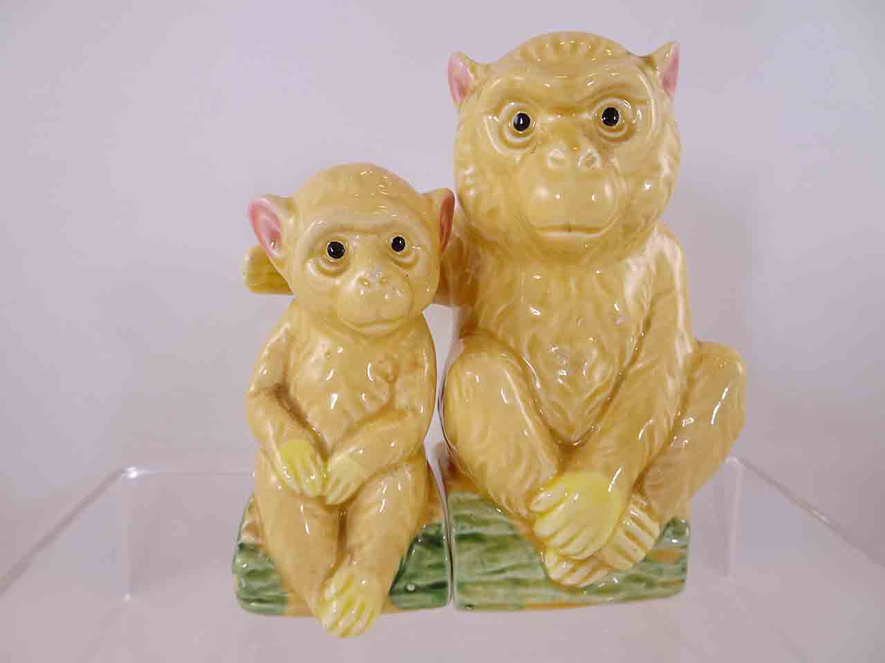 61936 Monkeys salt and pepper shakers from series entitled Norleans Animals - One with Arm Over the Other