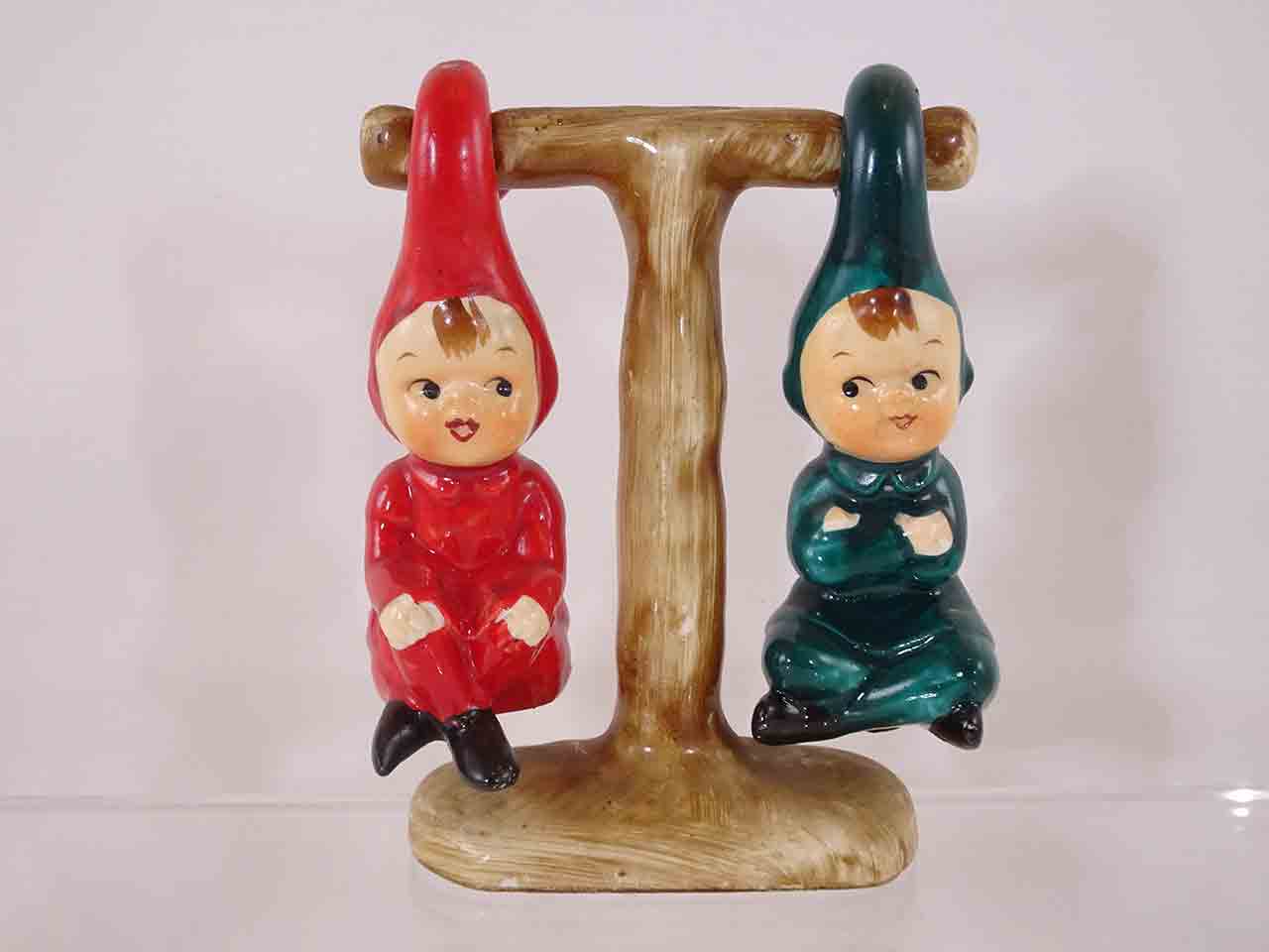 62400 Babies hanging in pajamas salt and pepper shakers