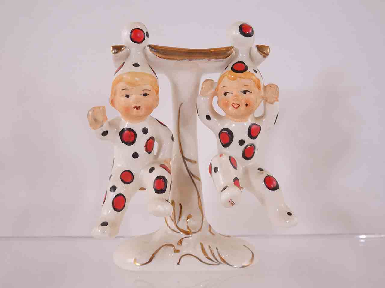 62402 Babies hanging in pajamas salt and pepper shakers