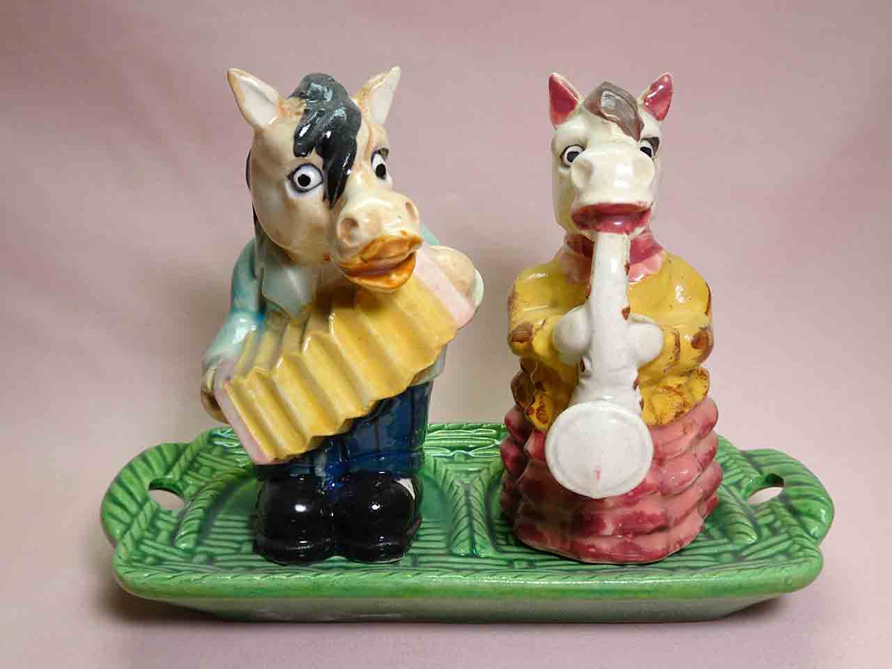40530 Dressed animal couples on green trays salt and pepper shakers - horses