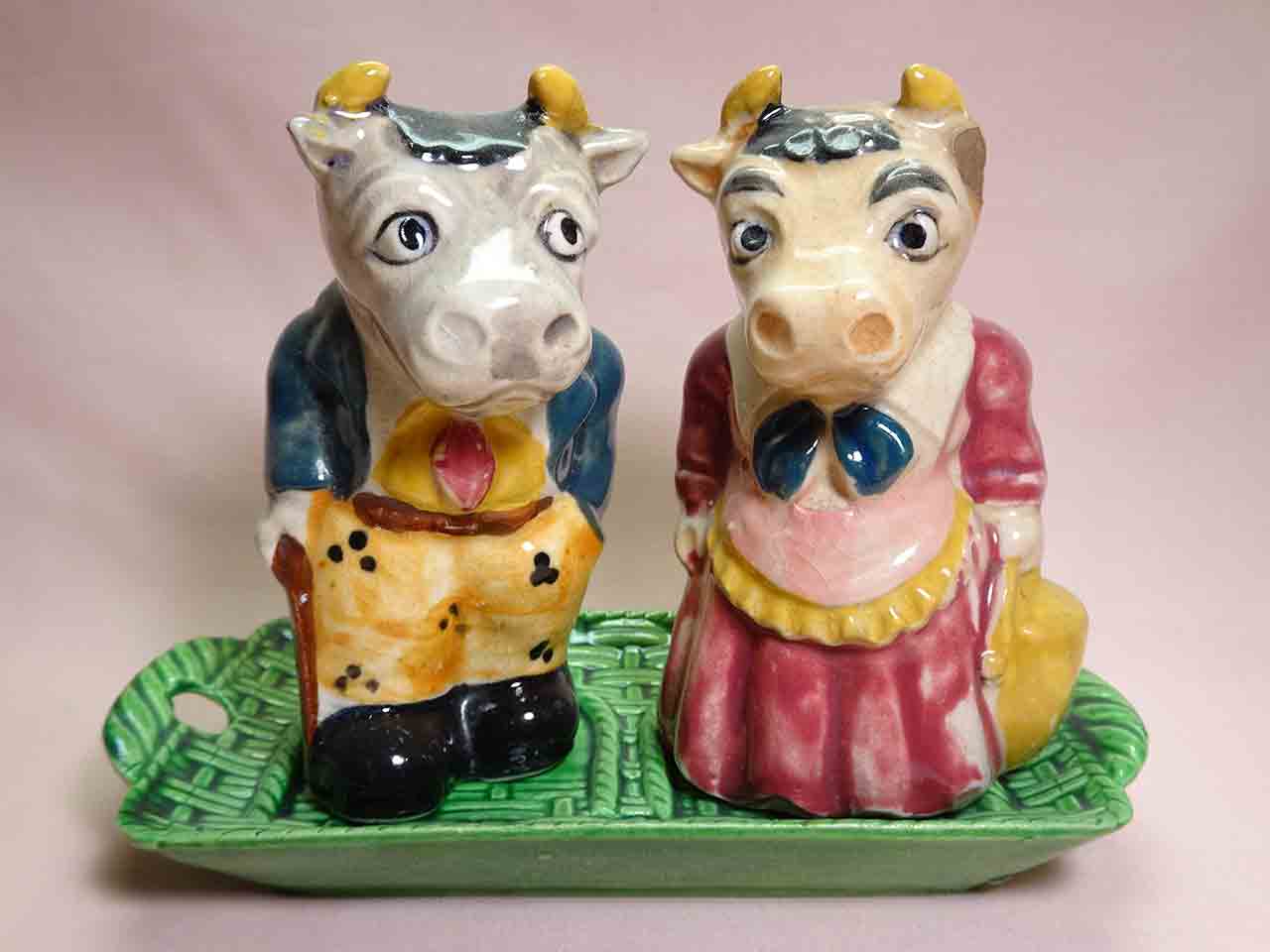 40531 Dressed animal couples on green trays salt and pepper shakers - cows