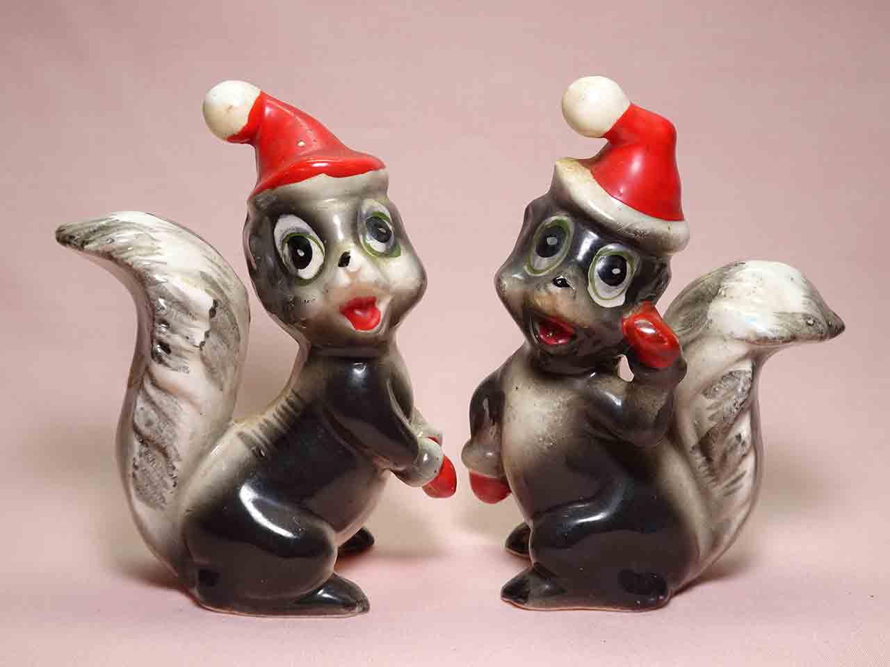 40615 Kreiss Christmas skunks salt and pepper shakers