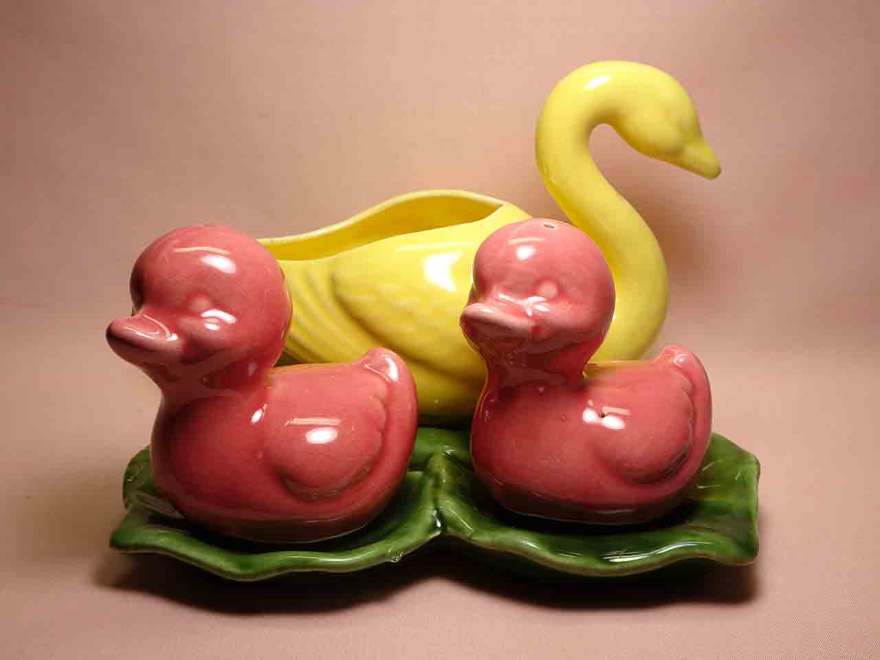 42205 Arcadia swan salt and pepper shakers