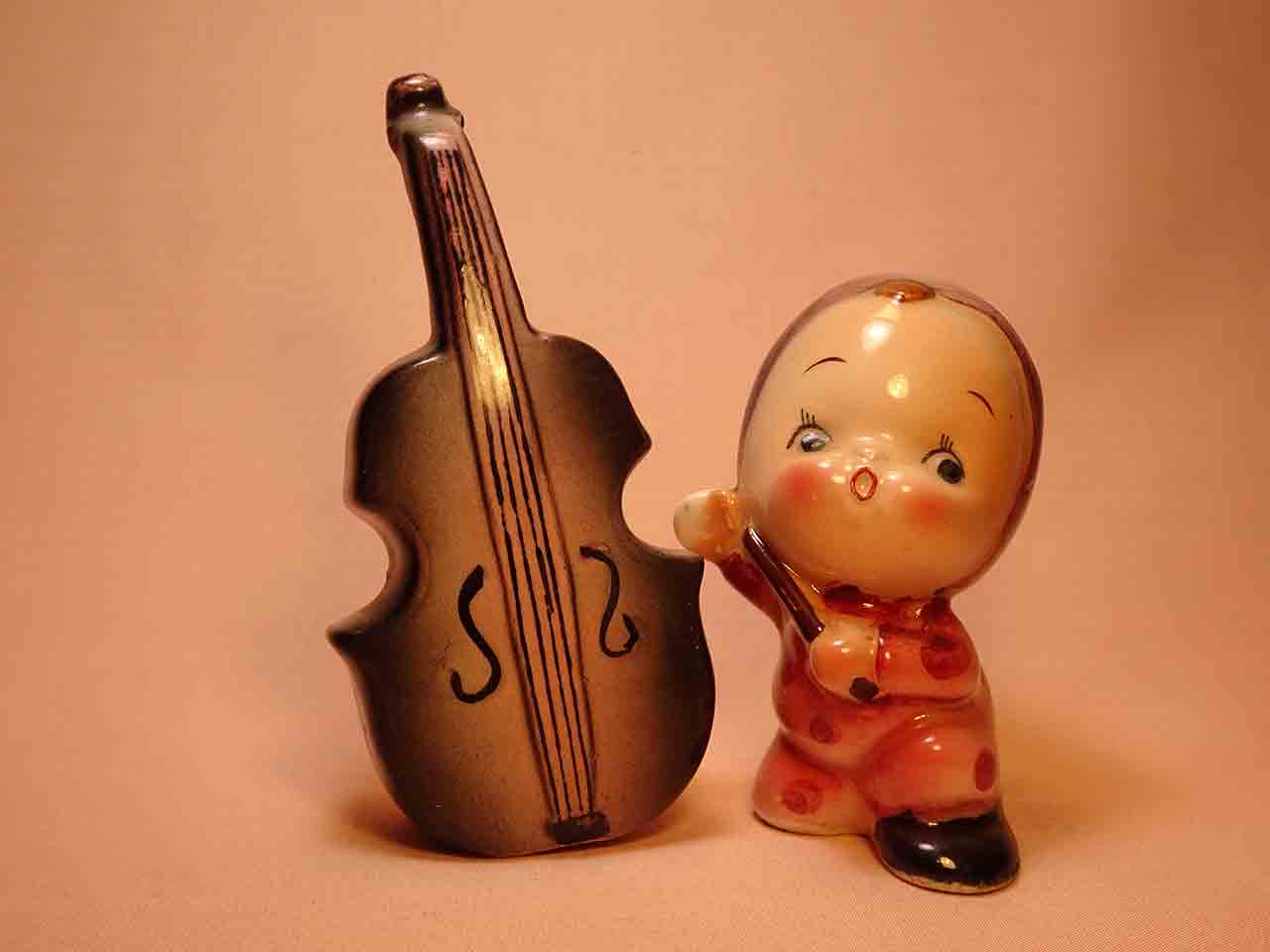 43545 Children musicians salt and pepper shakers series - cello