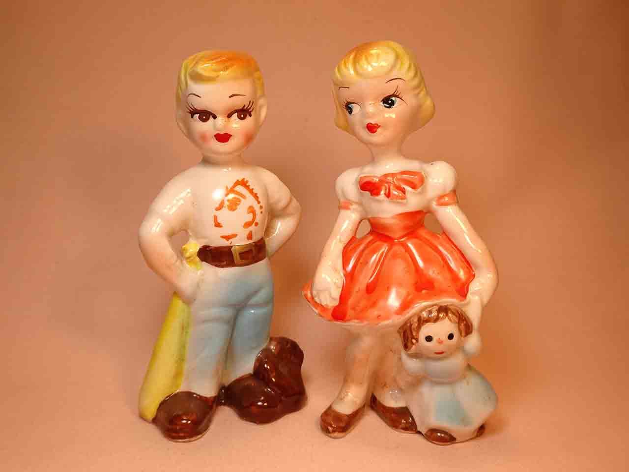 43620 Kreiss couple from United States salt and pepper shakers