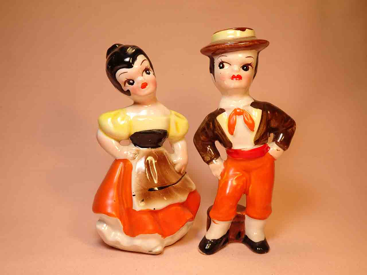 43621 Kreiss Spain people salt and pepper shakers