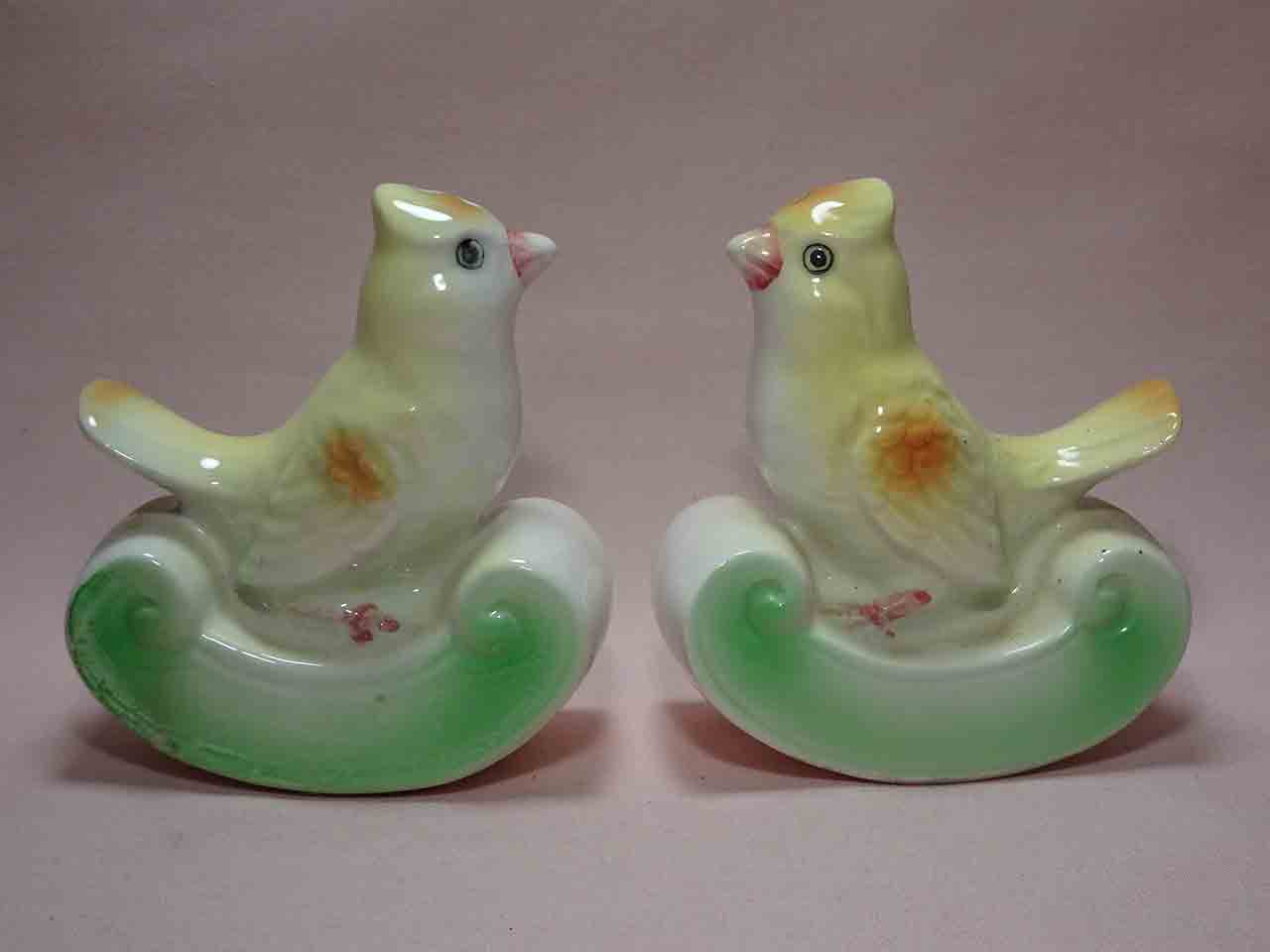 43876 Yellow birds on rocking bases salt and pepper shakers