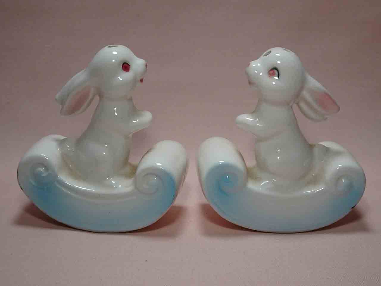 43877 Rocking rabbits salt and pepper shakers