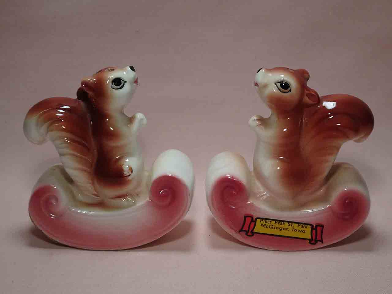 43878 Rocking squirrels salt and pepper shakers