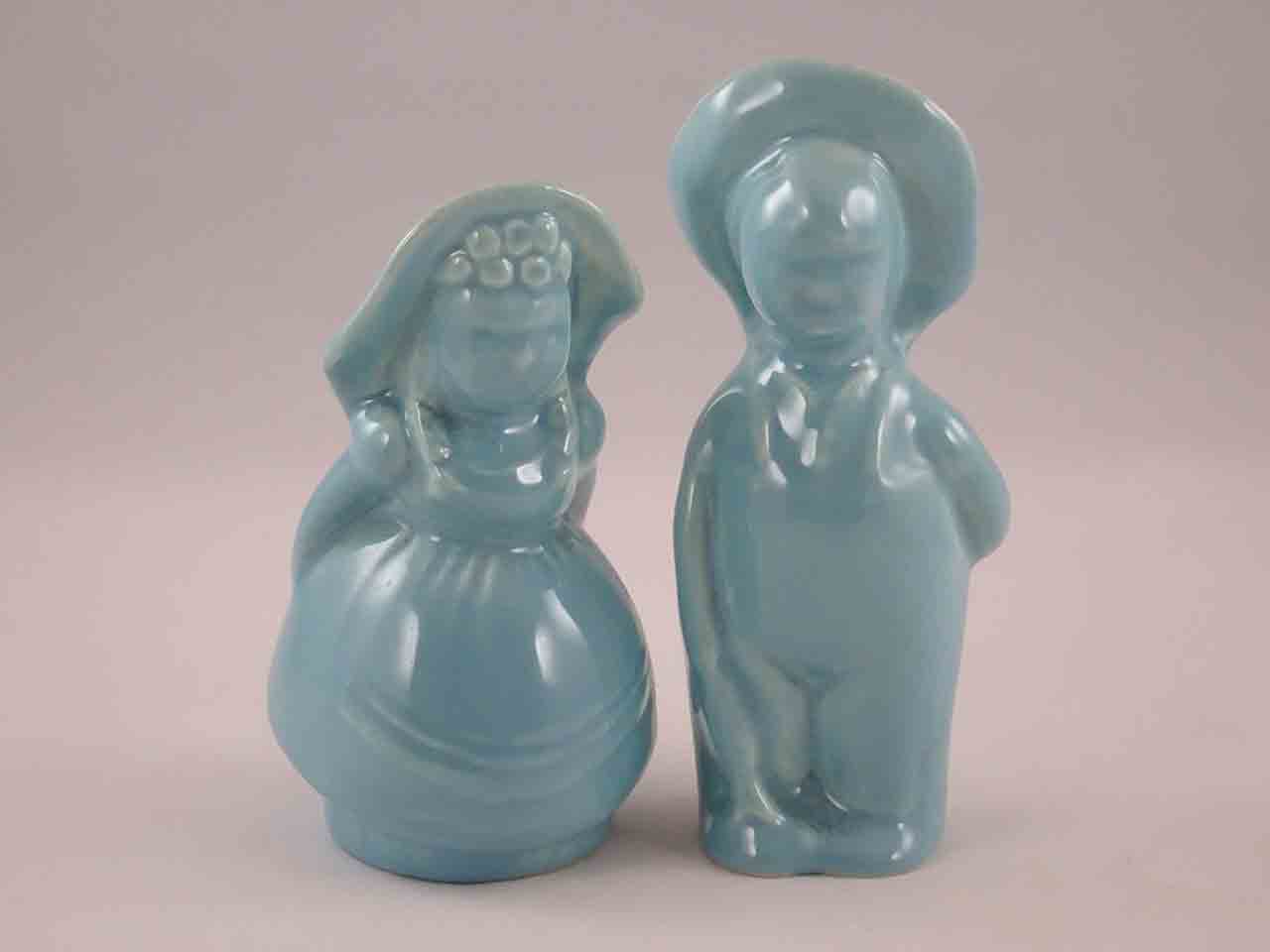 45794 Pacific farmer & wife salt and pepper shakers