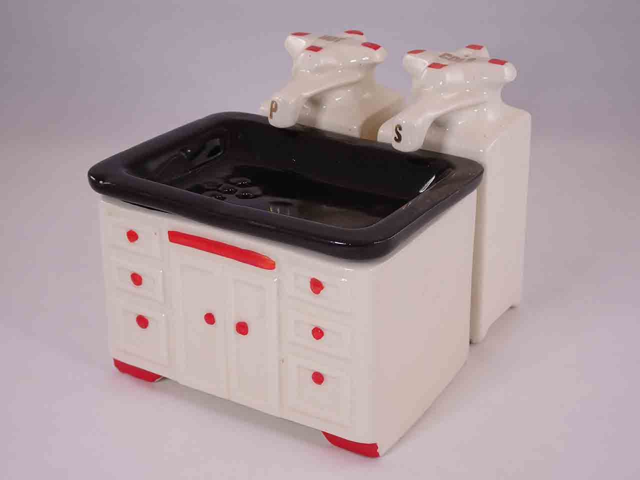 46615 Sink with faucets condiment salt and pepper shakers