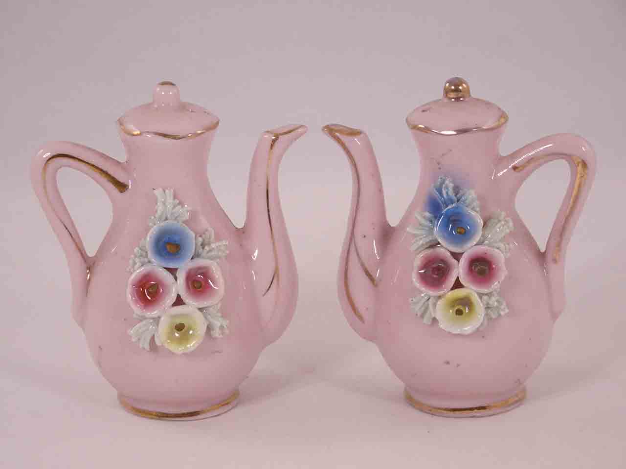 46911 Pitchers salt and pepper shakers