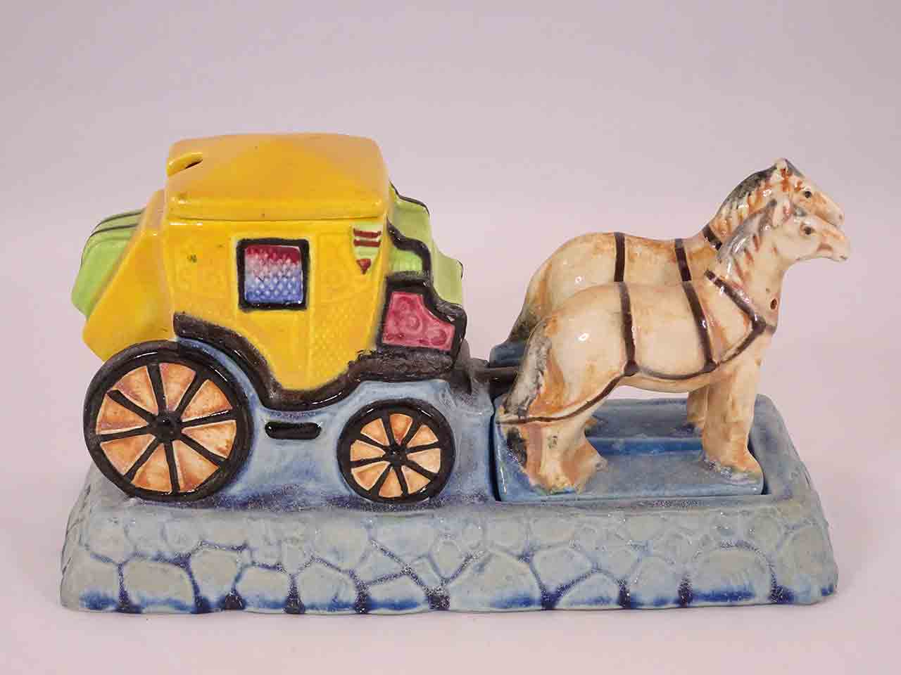 47551 Marutomoware horse and carriage condiment salt and pepper shakers
