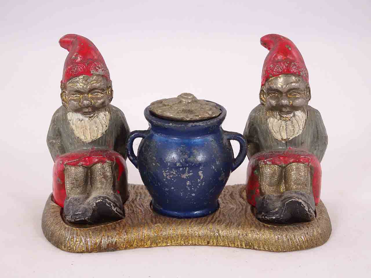 47680 Metal Irish gnomes with pot of gold condiment salt and pepper shakers