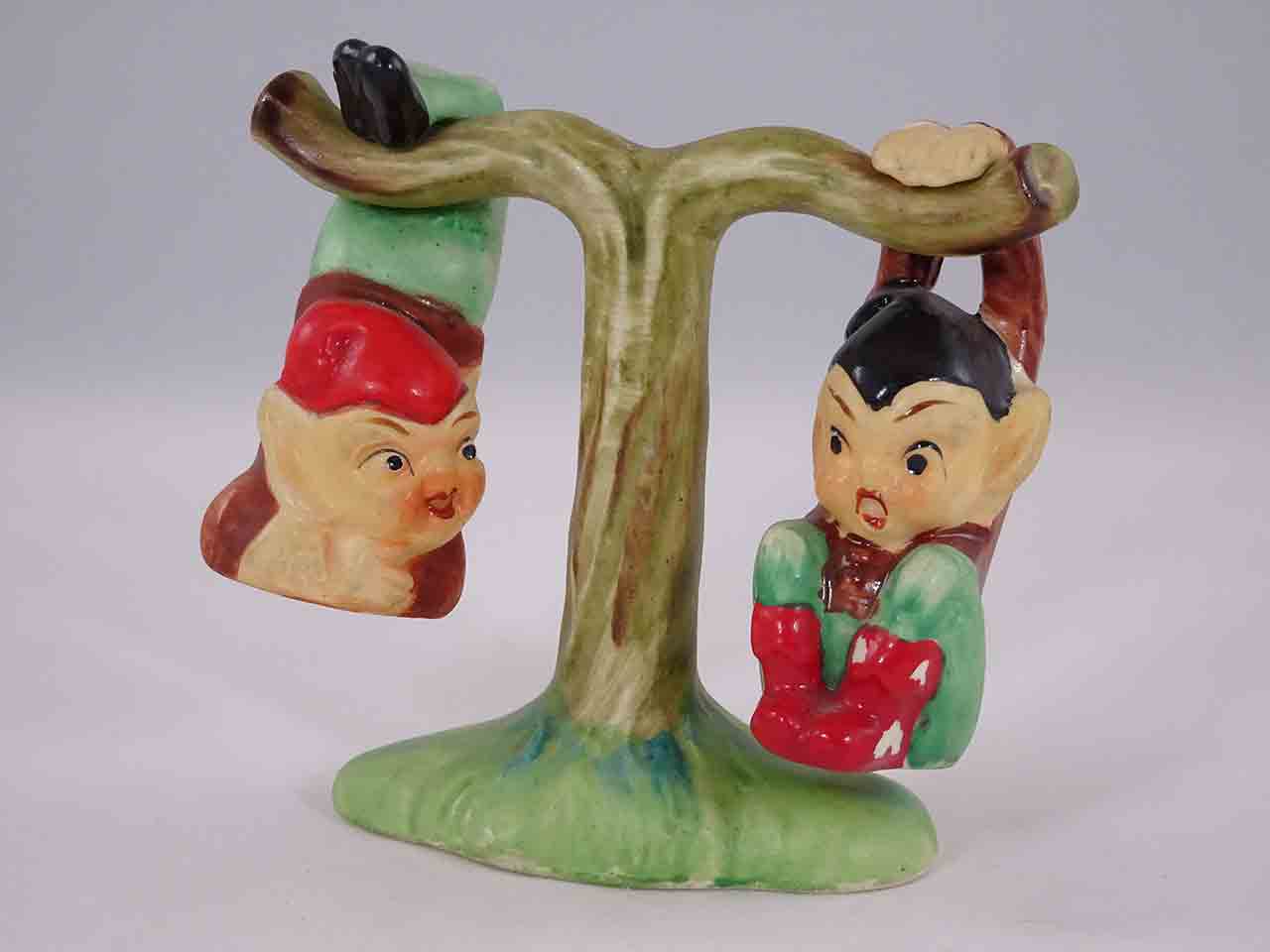 47921 Elves salt and pepper shakers