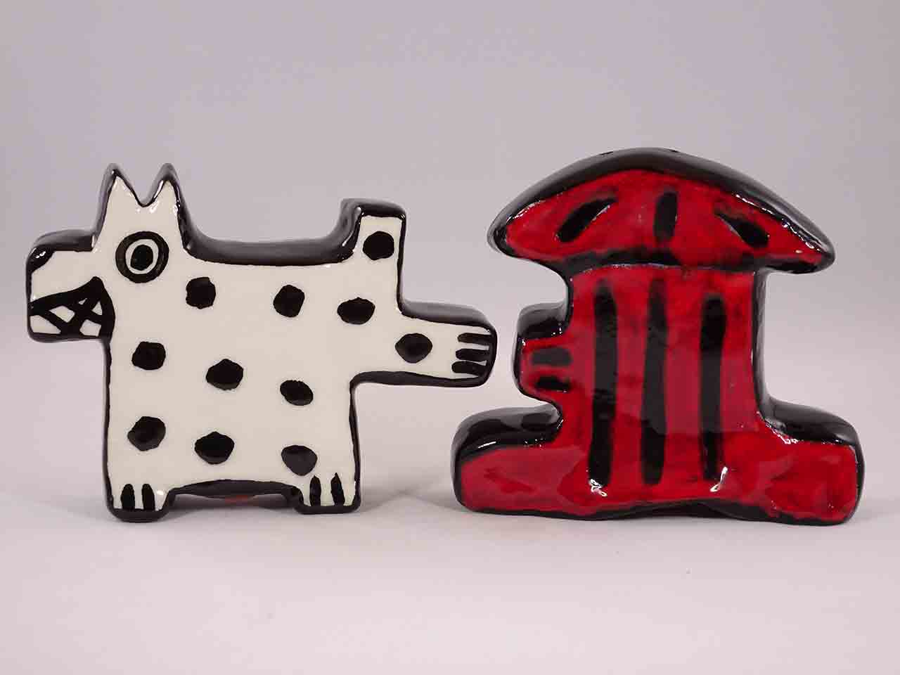 48722 Dog with fire hydrant salt and pepper shakers