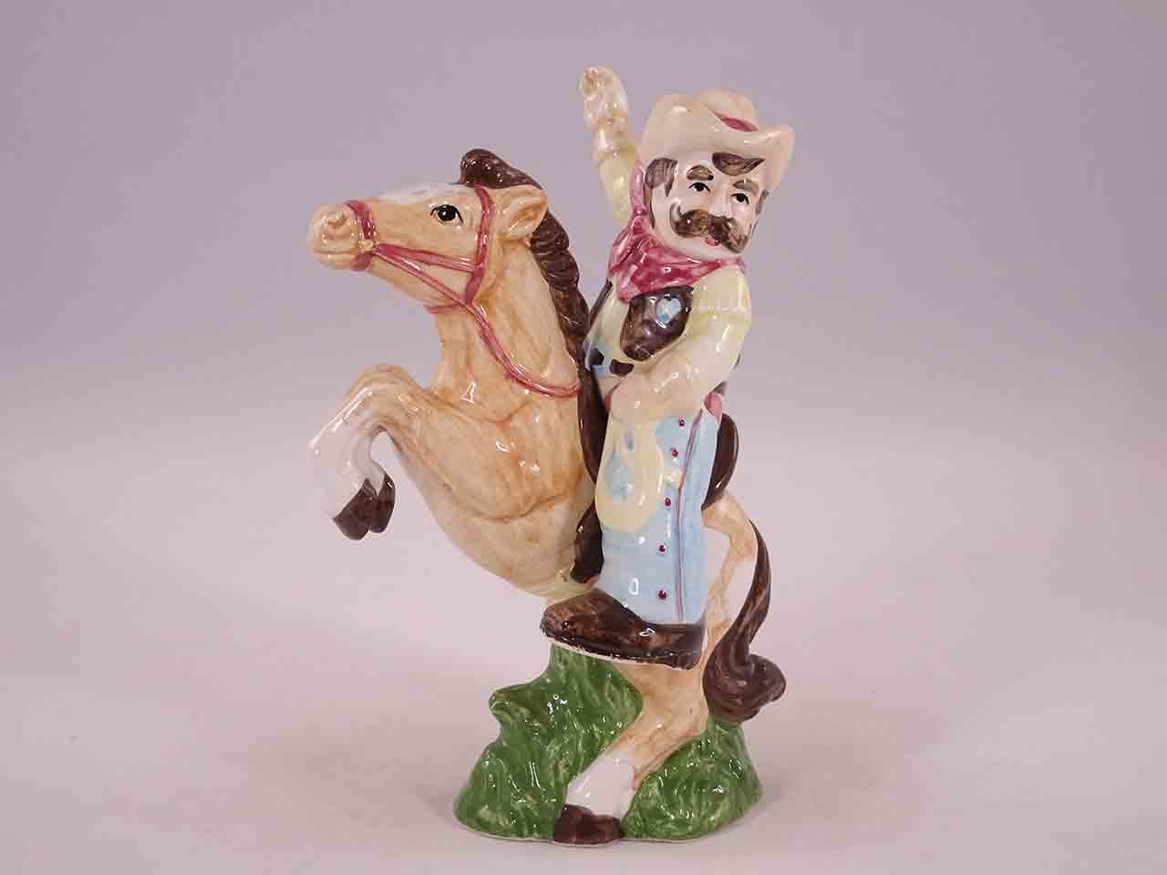 48750 Series of men and their hobbies salt and pepper shakers - golfer