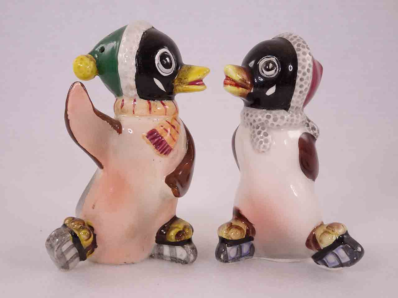 49162 Penguins salt and pepper shakers
