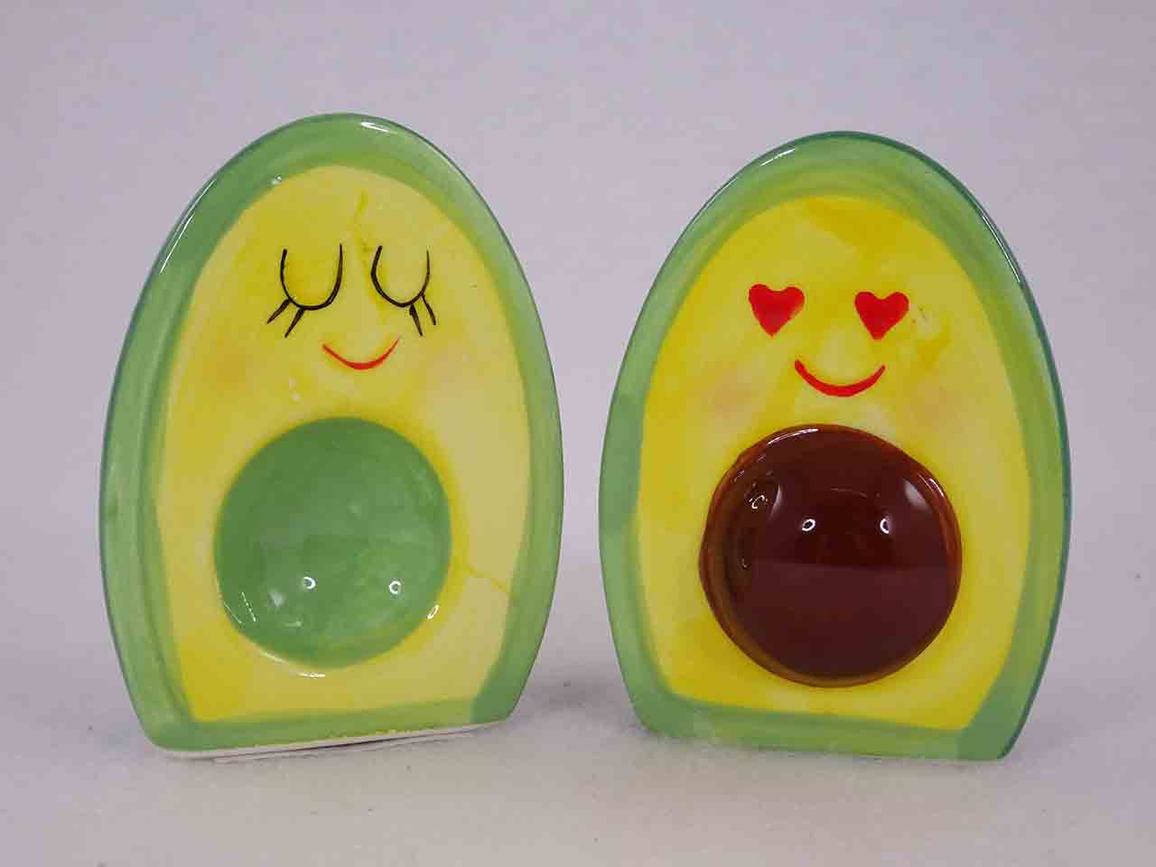 49504 Anthropomorphic avocado halves in love salt and pepper shakers
