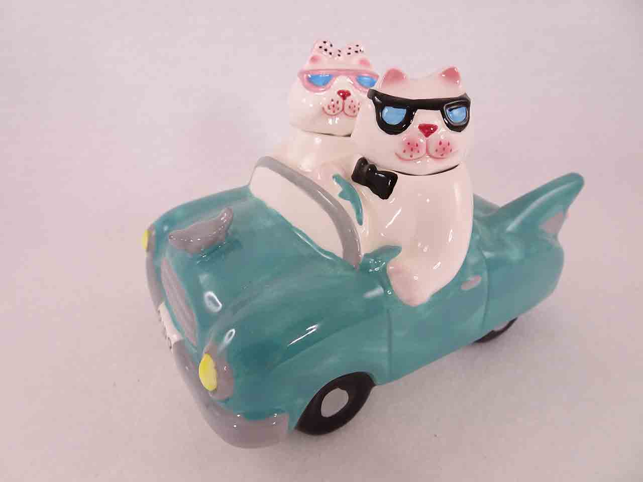 50054 Clay Art cats in car nodder
